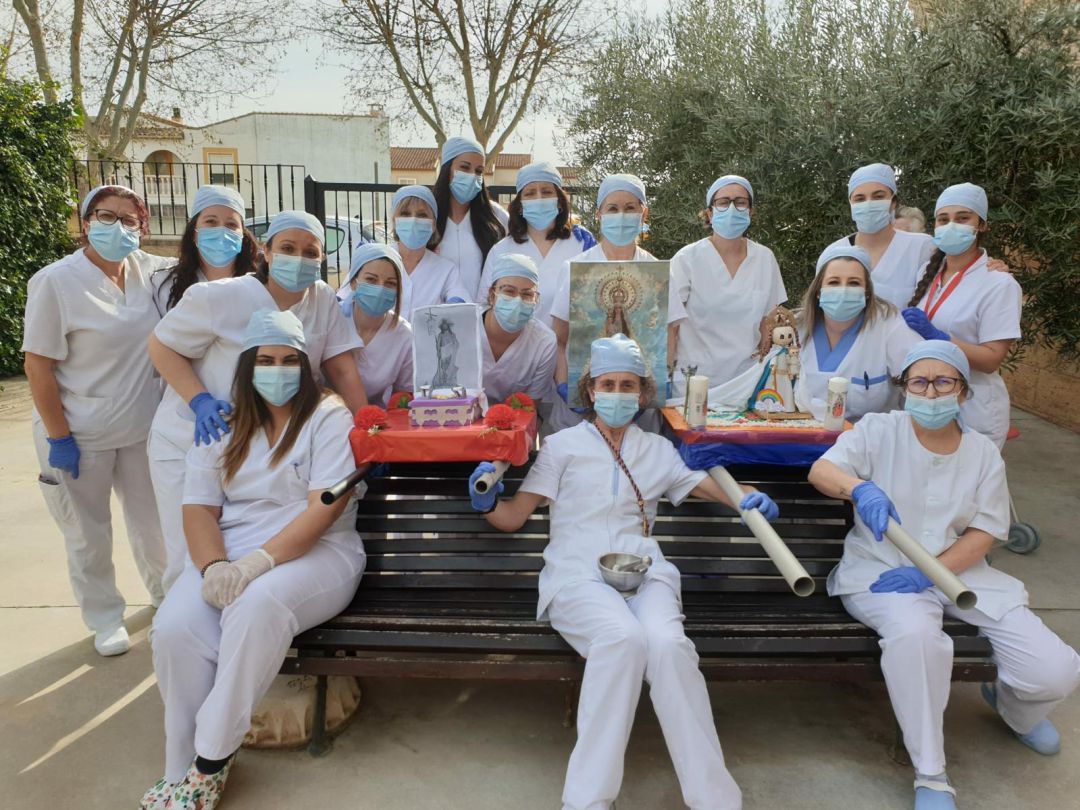 Trabajadoras de la Resdencia de Iniesta Trabajadoras de la Resdencia de Iniesta