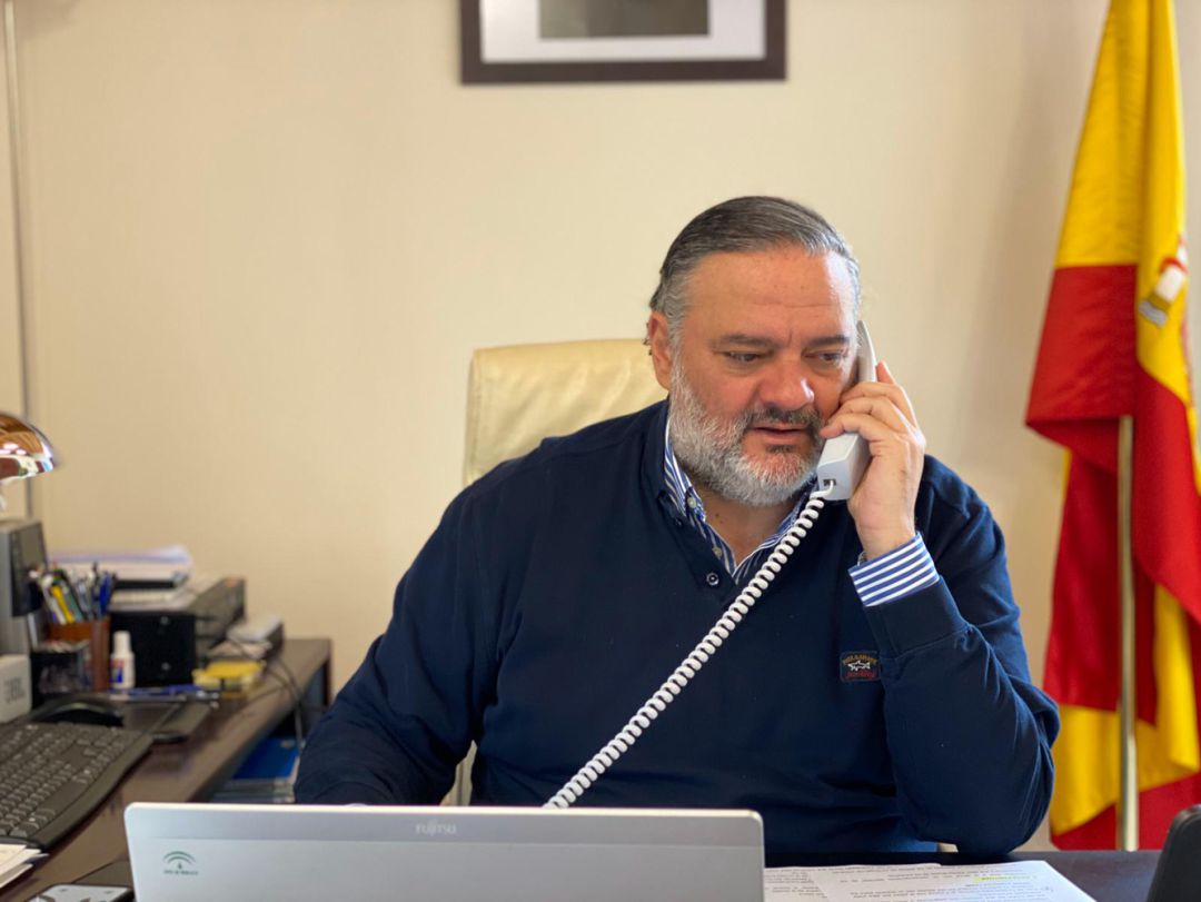 El delegado del Gobierto de la Junta de Andalucía, Pablo García, atiende al teléfono por primera vez en cinco semanas a las radios de Granada para explicar la actuación de su equipo durante la pandemia de la covid-19 El delegado del Gobierto de la Junta de Andalucía, Pablo García, atiende al teléfono por primera vez en cinco semanas a las radios de Granada para explicar la actuación de su equipo durante la pandemia de la covid-19