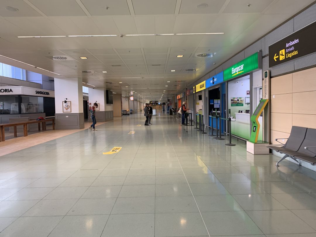 El aeropuerto de Ibiza prácticamente vacío debido a las restricciones El aeropuerto de Ibiza prácticamente vacío debido a las restricciones