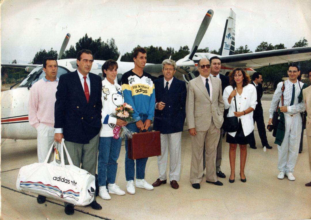Mariano Alcaraz con el número uno mundial de 1988, Iván Lendl. Mariano Alcaraz con el número uno mundial de 1988, Iván Lendl.
