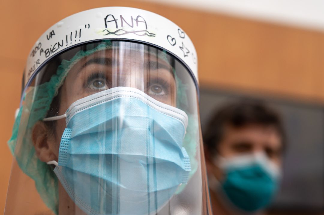 Profesional sanitaria en pandemia. Profesional sanitaria en pandemia.