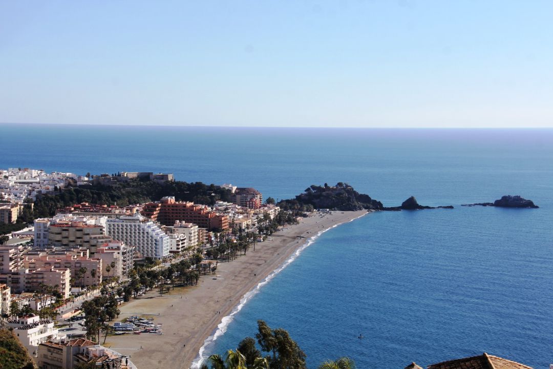 Vistas panorámicas de la playa de San Cristóbal de Almuñécar Vistas panorámicas de la playa de San Cristóbal de Almuñécar