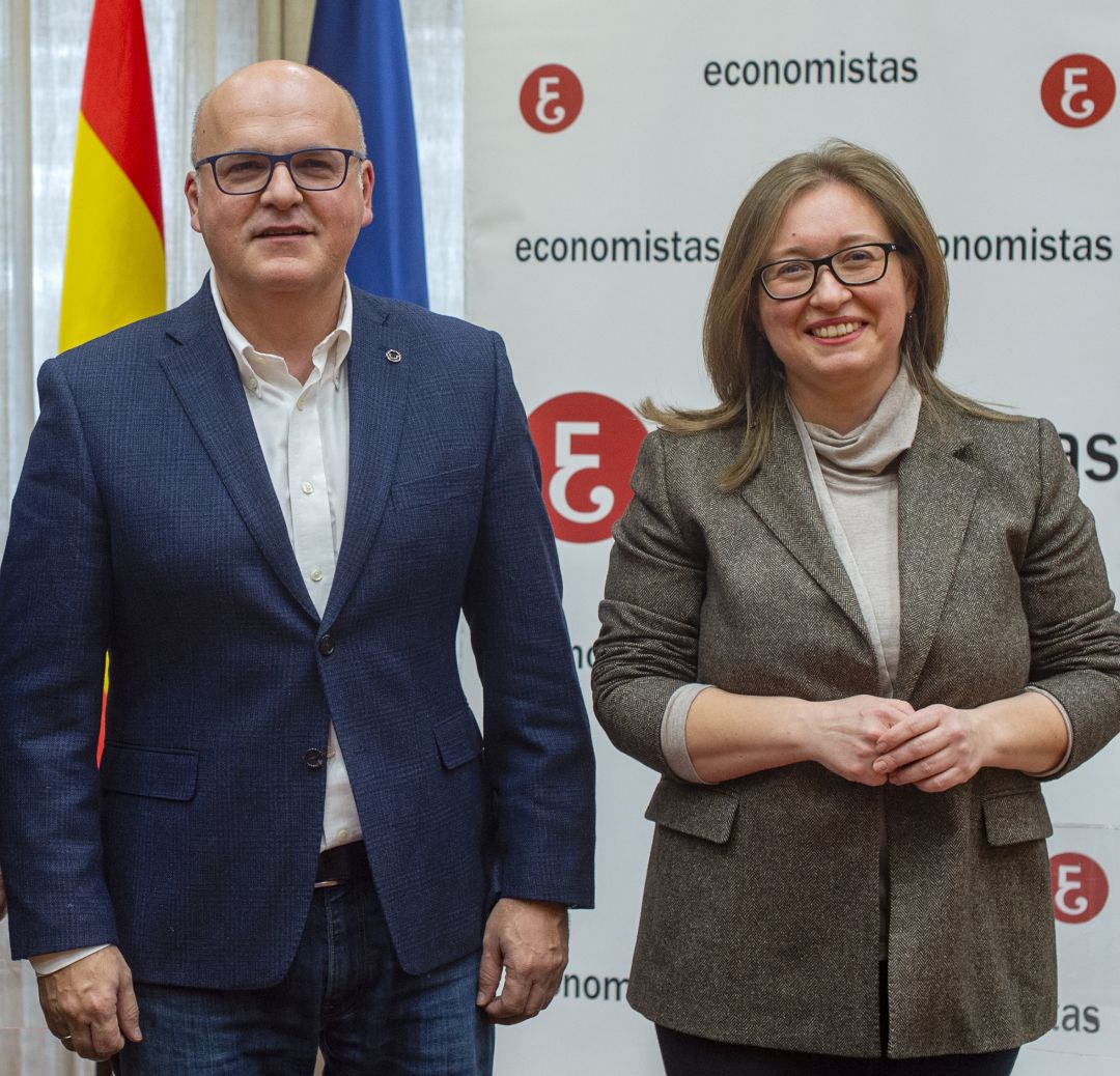 Foto de archivo del presidente de la Diputación y la decana del Colegio de Economistas Foto de archivo del presidente de la Diputación y la decana del Colegio de Economistas