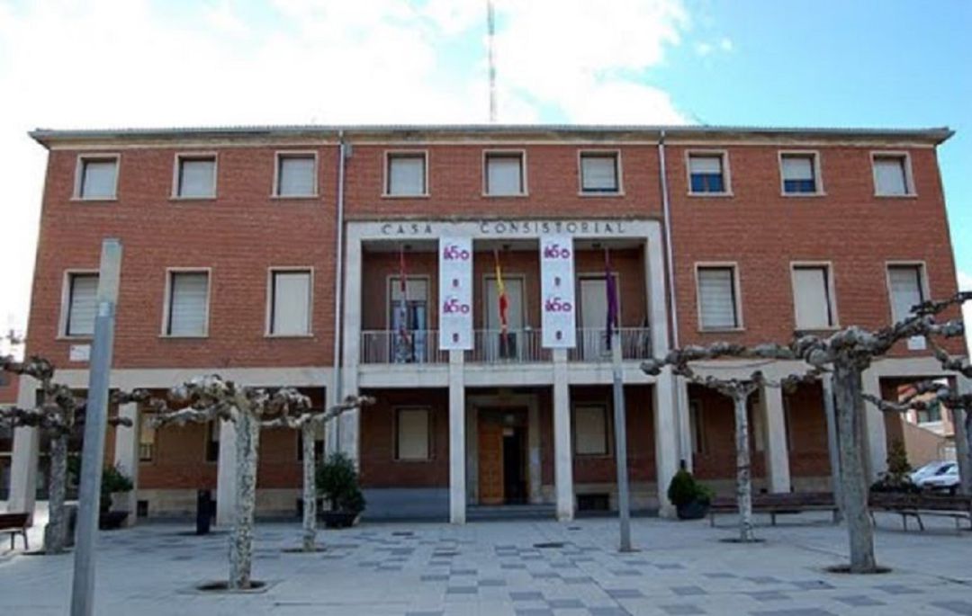Fachada del Ayuntamiento de Venta de Baños (Palencia) Fachada del Ayuntamiento de Venta de Baños (Palencia)