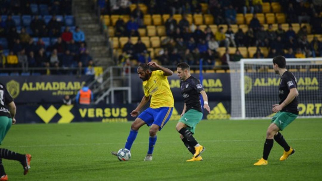 Fali ante David Rodríguez y Sergio en el partido disputado en el Ramón de Carranza Fali ante David Rodríguez y Sergio en el partido disputado en el Ramón de Carranza