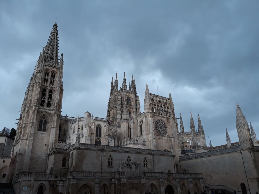 Imagen de la Catedral de Burgos desde la Plaza del Rey San Fernando Imagen de la Catedral de Burgos desde la Plaza del Rey San Fernando
