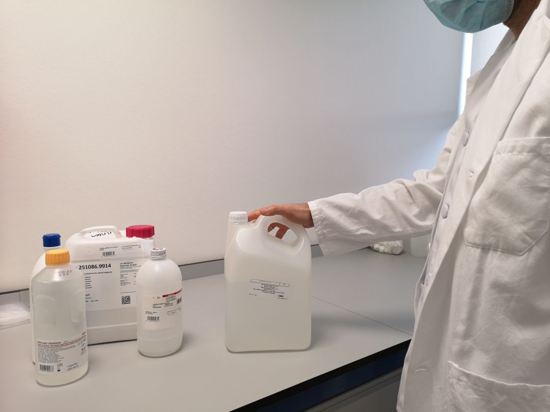 Botes de gel elaborados por los profesionales del Área Sanitaria Serranía Botes de gel elaborados por los profesionales del Área Sanitaria Serranía