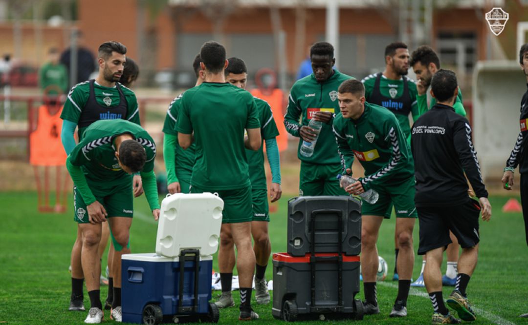 Imagen de un entrenamiento del Elche antes del confinamiento Imagen de un entrenamiento del Elche antes del confinamiento