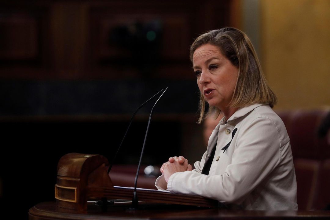 La diputada de CC Ana Oramas durante su intervención en el pleno del Congreso, este miércoles, en el que el jefe del Ejecutivo expone los resultados de los últimos consejos europeos y los motivos por los que solicita una nueva prórroga del estado de alarma. La diputada de CC Ana Oramas durante su intervención en el pleno del Congreso, este miércoles, en el que el jefe del Ejecutivo expone los resultados de los últimos consejos europeos y los motivos por los que solicita una nueva prórroga del estado de alarma.