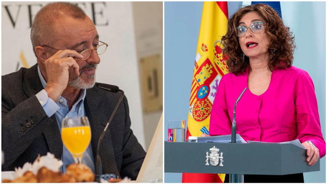 El escritor Arturo Pérez-Reverte y la ministra de Hacienda y portavoz del Gobierno, María Jesús Montero El escritor Arturo Pérez-Reverte y la ministra de Hacienda y portavoz del Gobierno, María Jesús Montero