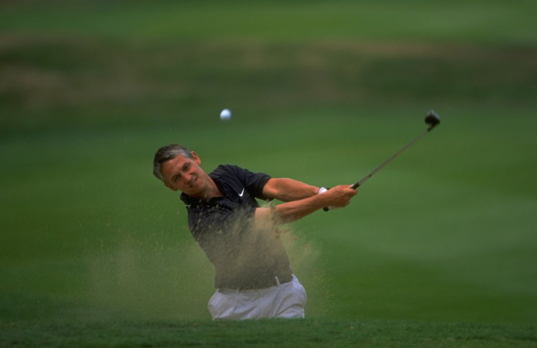 Lineker, jugando al golf. Lineker, jugando al golf.