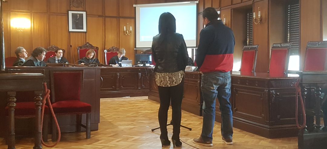 Imagen del padre declarando ante los magistrados Imagen del padre declarando ante los magistrados