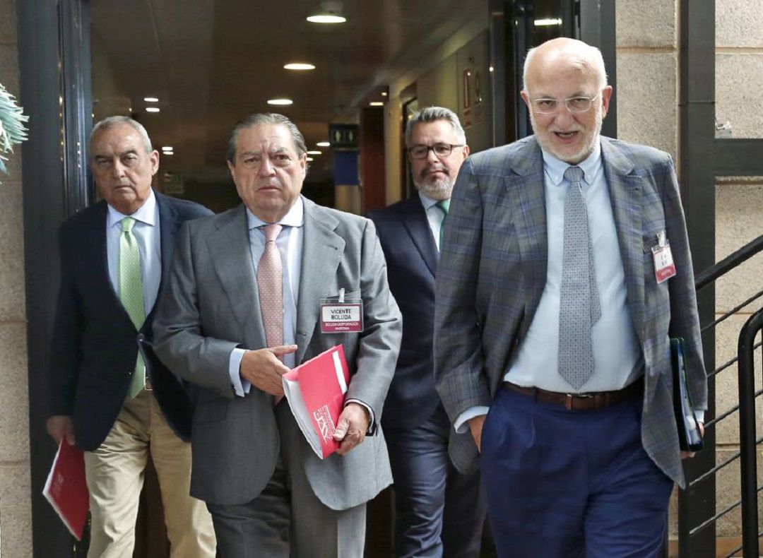 Empresarios de la Junta Directiva de AVE (De izda. a dcha. Federico Félix, Vicente Boluda, Diego Lorente y Juan Roig) Empresarios de la Junta Directiva de AVE (De izda. a dcha. Federico Félix, Vicente Boluda, Diego Lorente y Juan Roig)