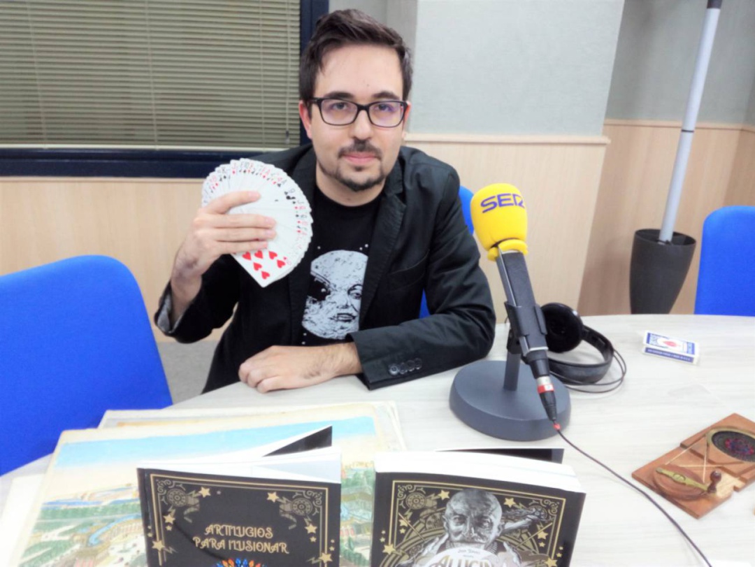 Miguel Herrero en el estudio de Radio Elda SER Miguel Herrero en el estudio de Radio Elda SER