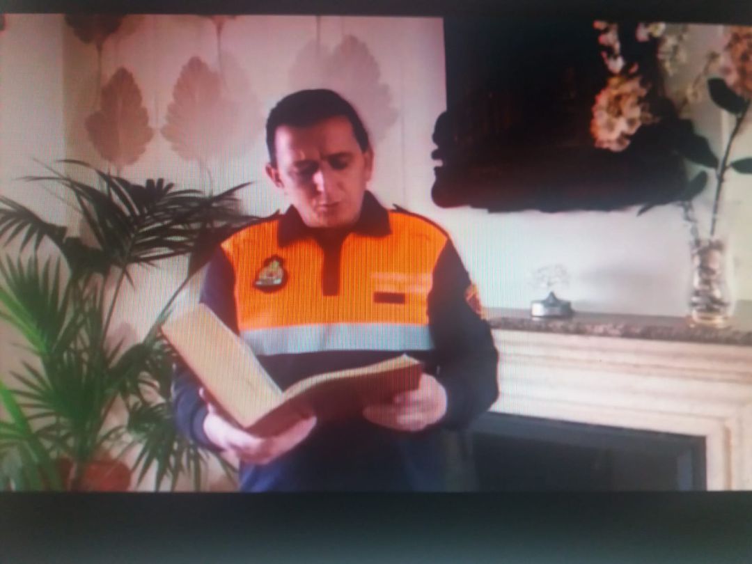 Pedro Marcos, jefe de la Agrupación de Voluntarios de Protección, durante su lectura Pedro Marcos, jefe de la Agrupación de Voluntarios de Protección, durante su lectura