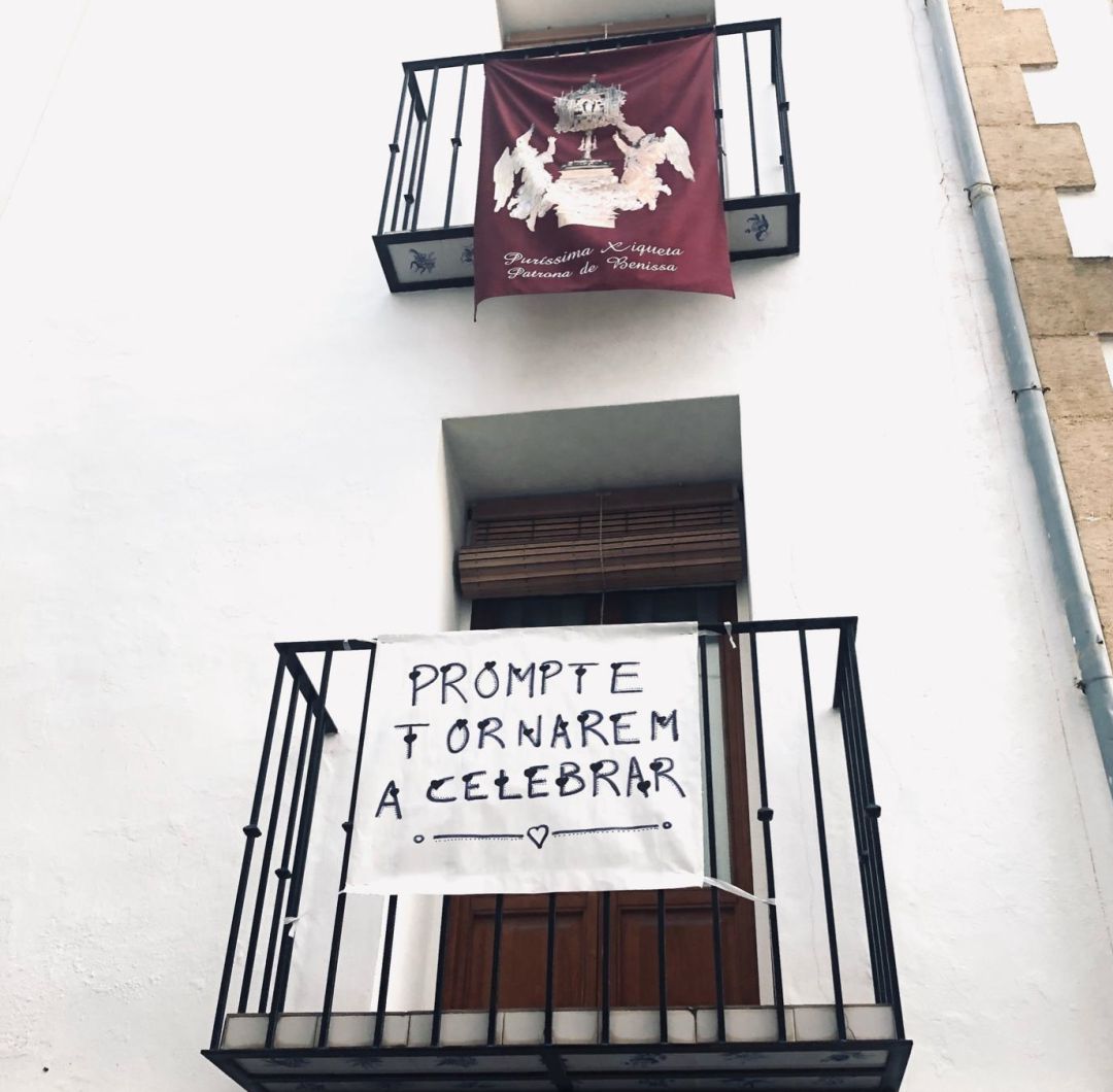 Los balcones de Benissa se convierten en el escenario de las fiestas virtuales Los balcones de Benissa se convierten en el escenario de las fiestas virtuales