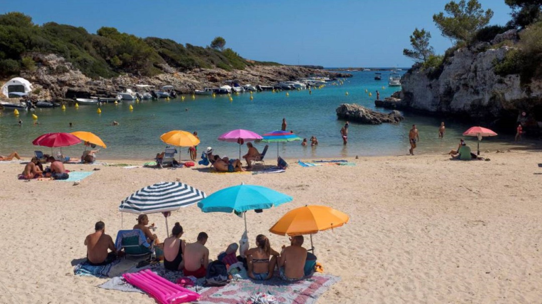 Los turistas pagarían 1,23 euros al día para salvar un metro de playa del cambio climático