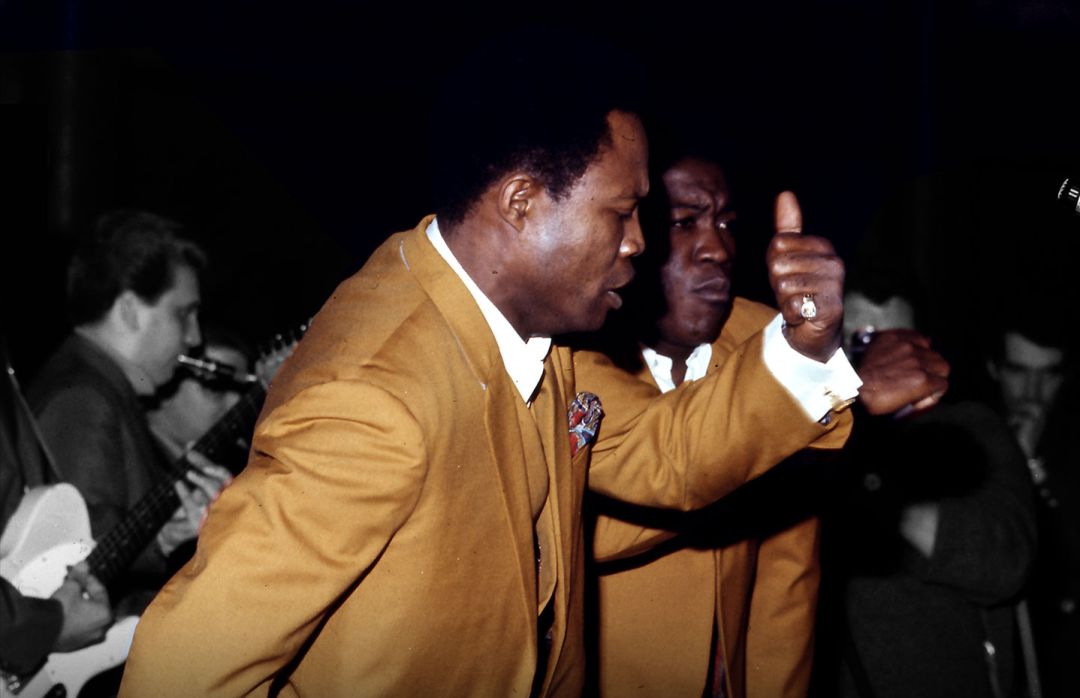 Sam and Dave durante un concierto. Sam and Dave durante un concierto.