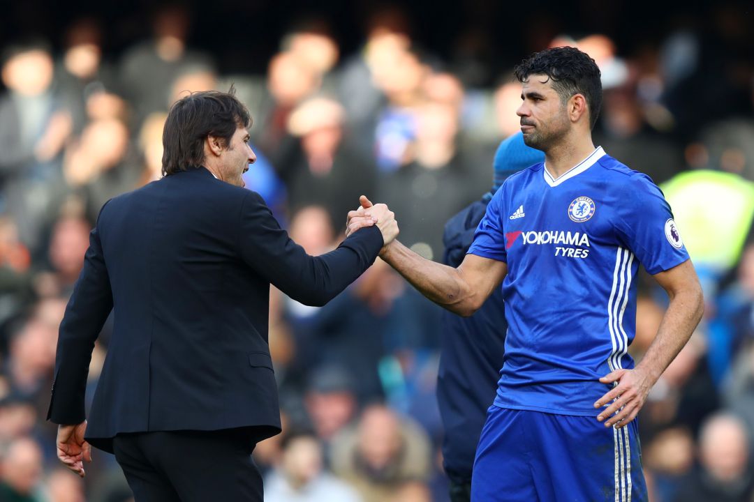 Conte y Costa se saludan. Conte y Costa se saludan.