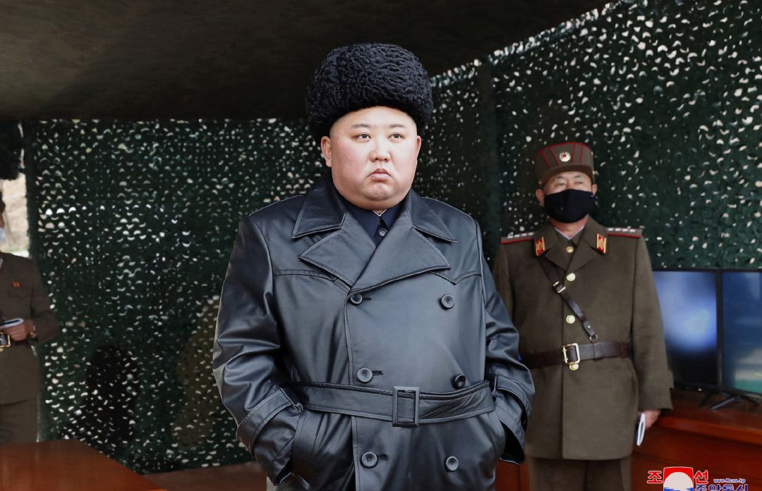 Kim Jong-Un presenciando un ejercicio militar en Corea del Norte Kim Jong-Un presenciando un ejercicio militar en Corea del Norte