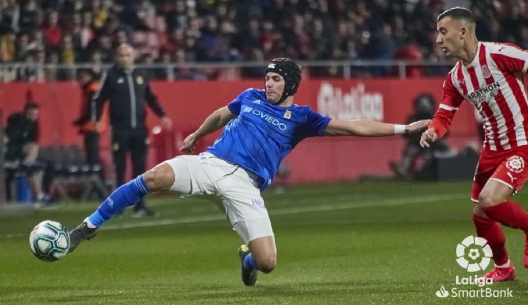 Luismi durante una acción del partido contra el Girona Luismi durante una acción del partido contra el Girona
