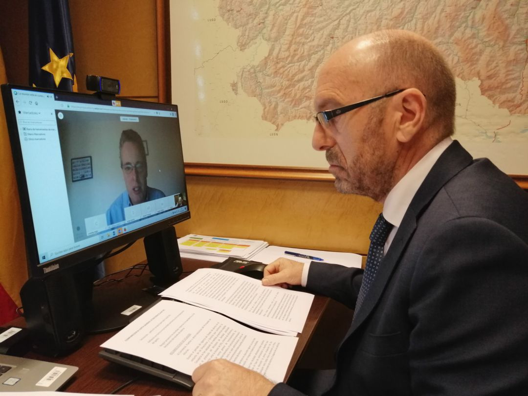 El Consejero, durante su comperecencia telemética ante el grupo de trabajo de la Junta General El Consejero, durante su comperecencia telemética ante el grupo de trabajo de la Junta General