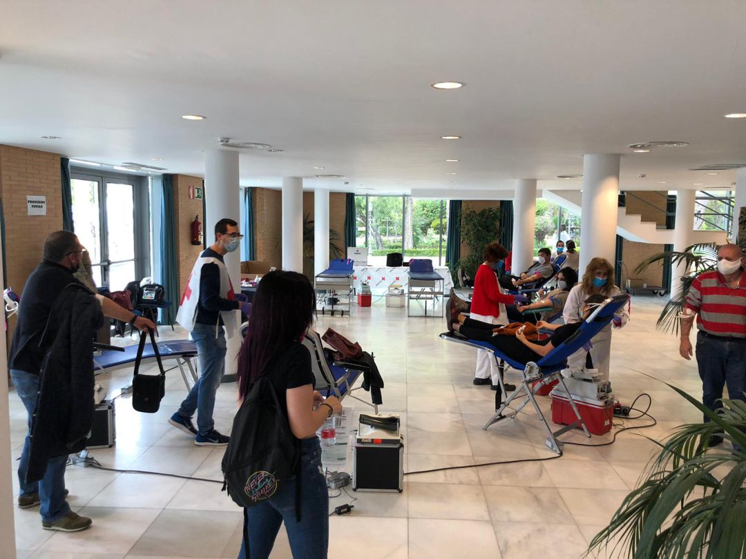 Los donantes están siendo atendidos en el Teatro Vicente Espinel Los donantes están siendo atendidos en el Teatro Vicente Espinel