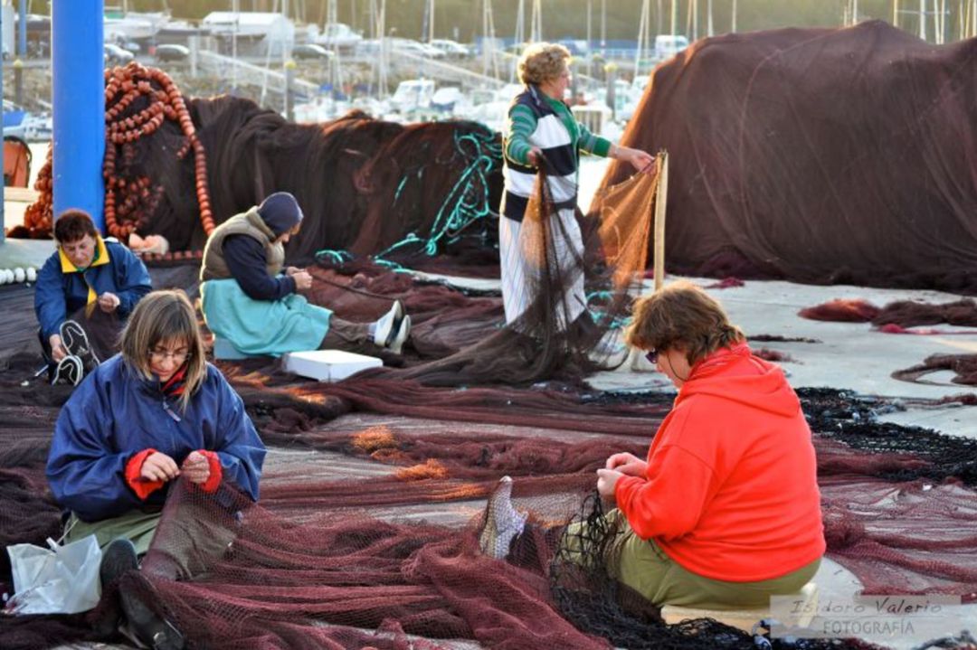 La mayoría de las rederas trabaja de manera autónoma para diferentes barcos La mayoría de las rederas trabaja de manera autónoma para diferentes barcos
