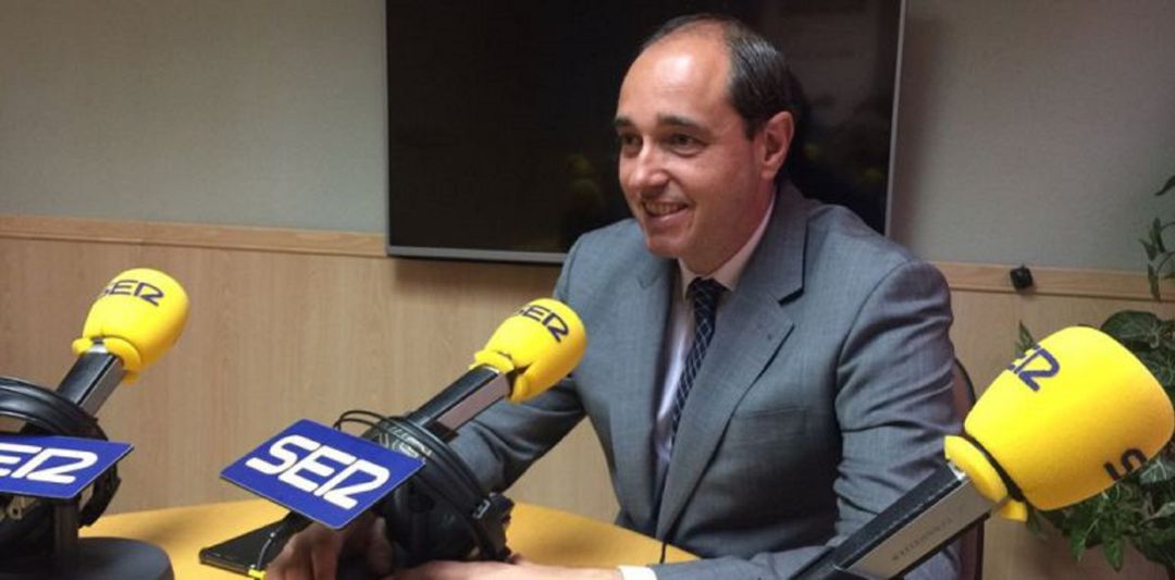 El alcalde de Sevilla la Nueva agredece su comportamiento a los vecinos de su municipio El alcalde de Sevilla la Nueva agredece su comportamiento a los vecinos de su municipio