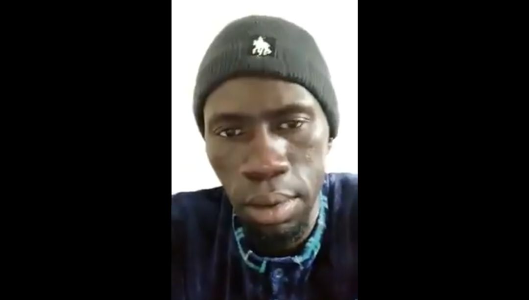 Serigne Mamadou en el vídeo que ha difundido y se ha vuelto viral: "Los inmigrantes estamos dando la cara por el pueblo". Serigne Mamadou en el vídeo que ha difundido y se ha vuelto viral: "Los inmigrantes estamos dando la cara por el pueblo".