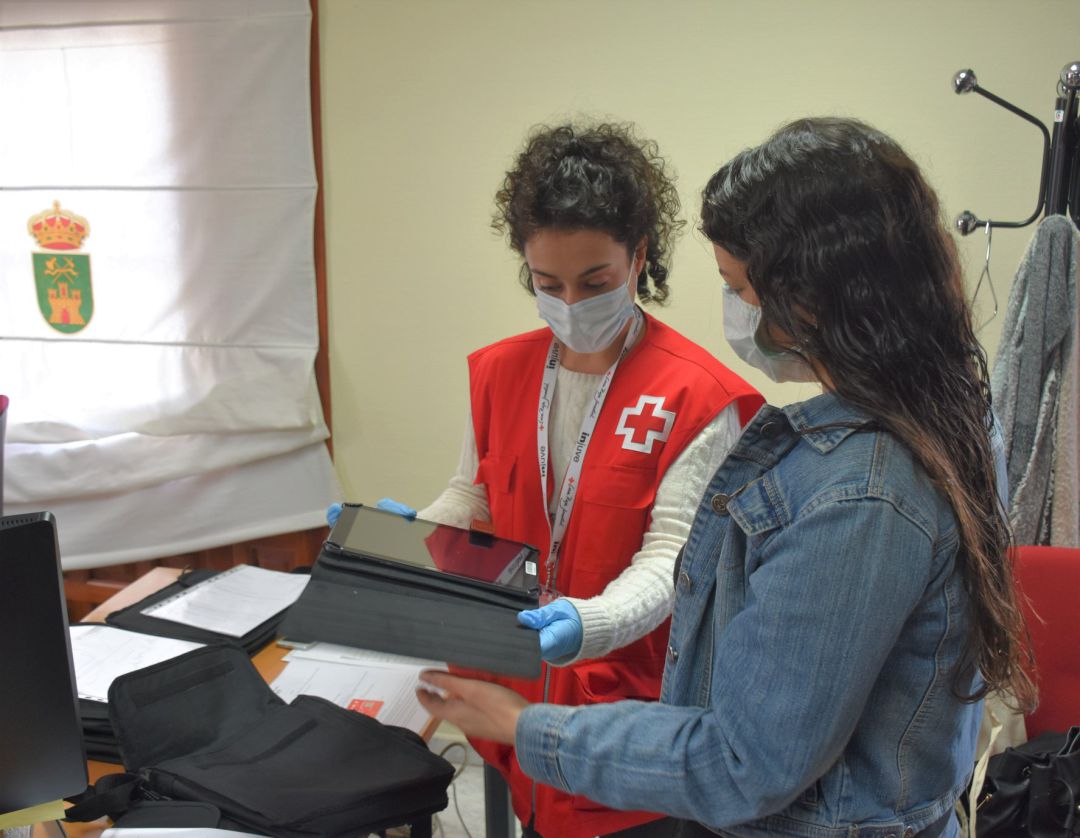 Entrega de tablets a las familias Entrega de tablets a las familias