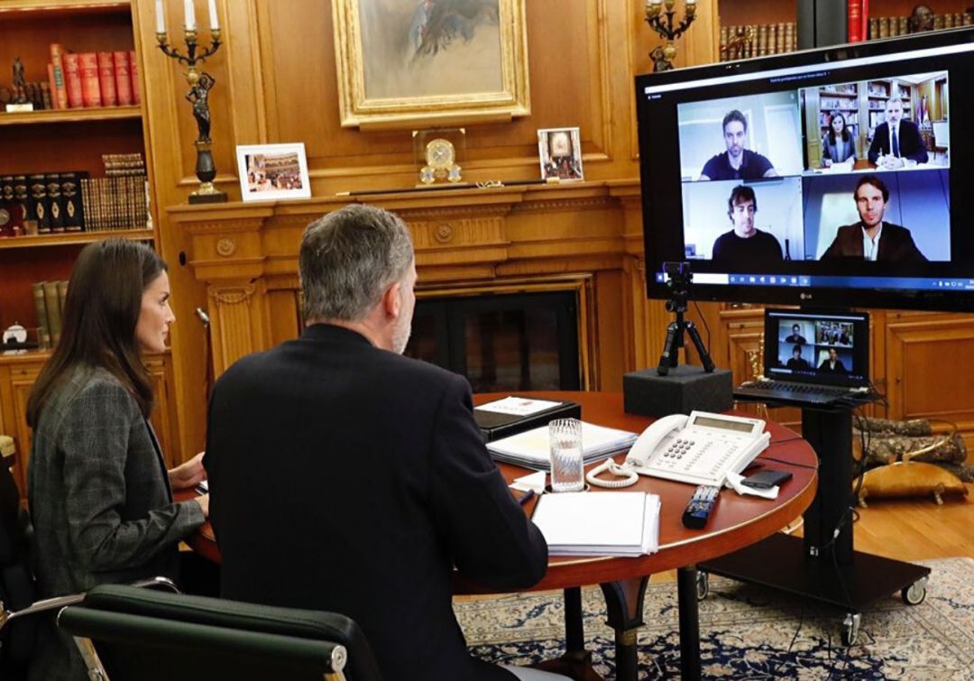 Videoconferencia entre los Reyes de España, Nadal, Gasol y Alonso Videoconferencia entre los Reyes de España, Nadal, Gasol y Alonso