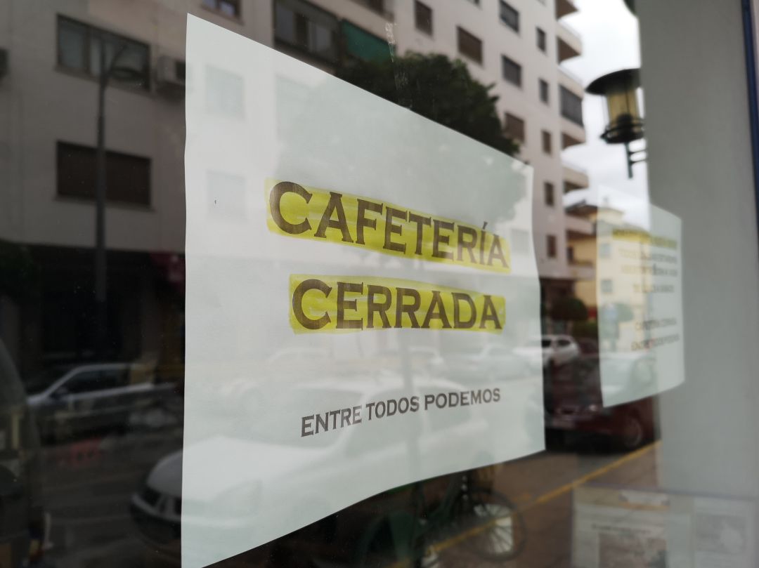 Cartel informativo en uno de los establecimientos de la zona centro de Ronda Cartel informativo en uno de los establecimientos de la zona centro de Ronda