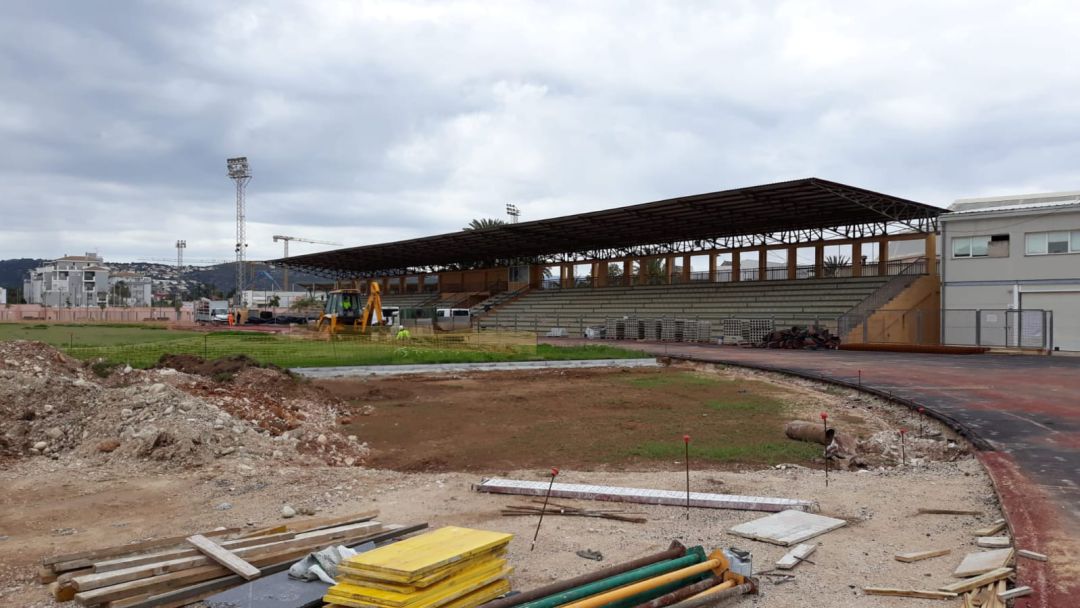 Obras de reforma de la pista de atletismo de Dénia. Obras de reforma de la pista de atletismo de Dénia.