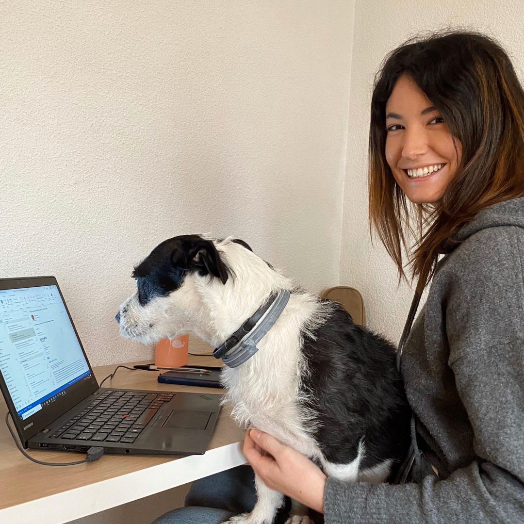 María con su perrita Maki María con su perrita Maki