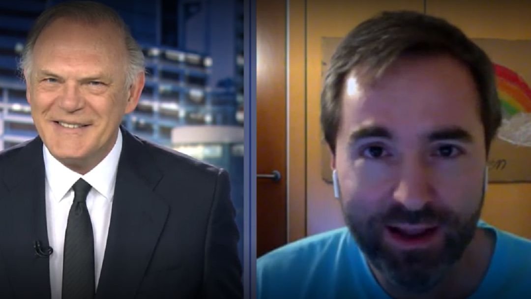 Raúl Pérez imita a Pedro Piqueras en directo. Raúl Pérez imita a Pedro Piqueras en directo.