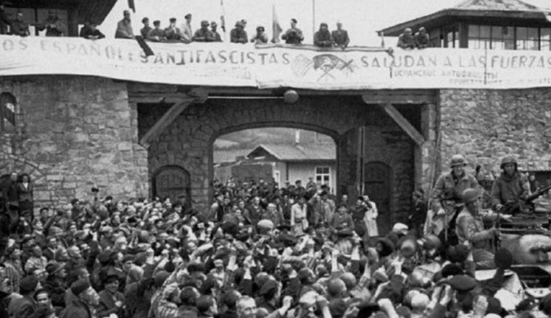 Imagen de la liberación de Mauthausen con la pancarta colgada por los republicanos españoles Imagen de la liberación de Mauthausen con la pancarta colgada por los republicanos españoles