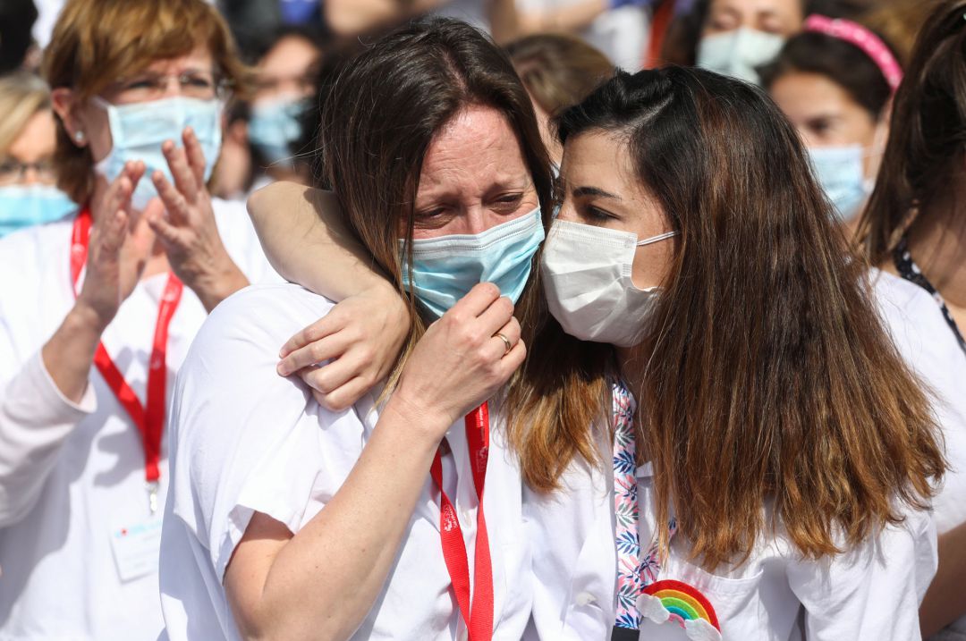 Sanitarios durante una concentración Sanitarios durante una concentración