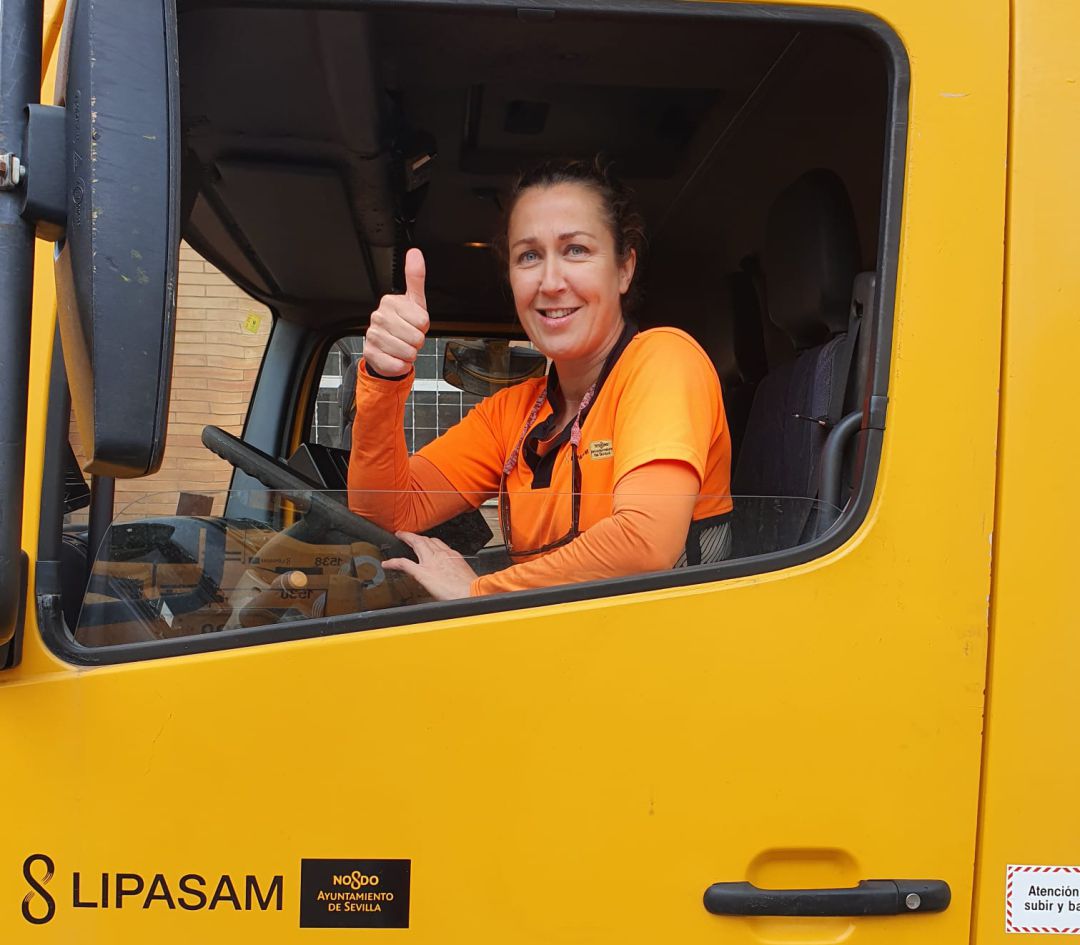 La labor de los trabajadores de Lipasam de limpieza viaria y recogida de residuos está siendo esencial durante el estado de alarma La labor de los trabajadores de Lipasam de limpieza viaria y recogida de residuos está siendo esencial durante el estado de alarma