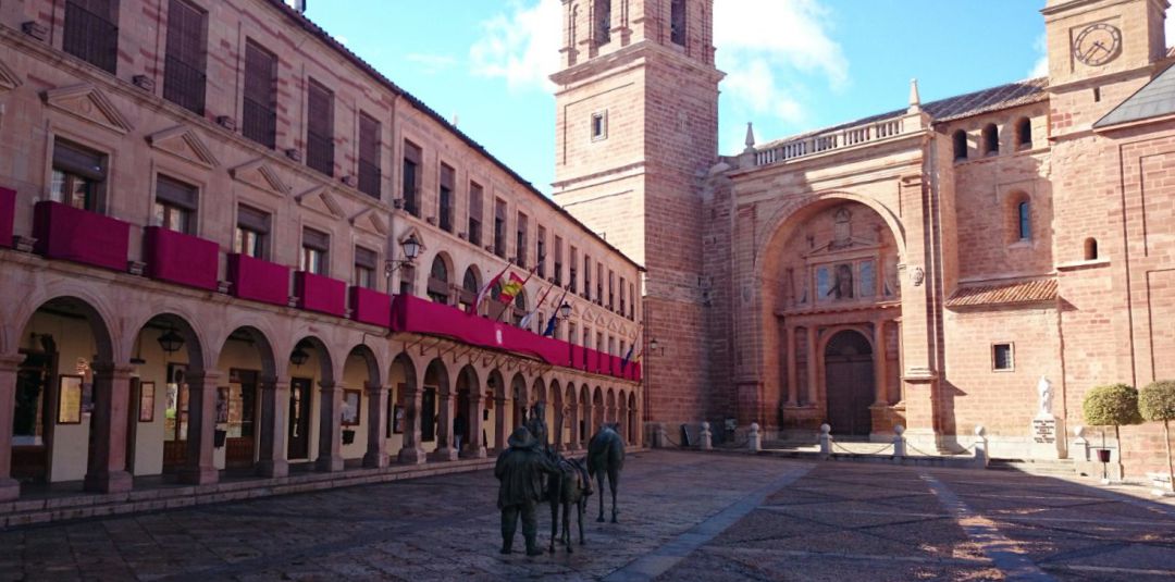 Infantes no deberá aplicar las franjas horarias para los pequeños paseos y la práctica deportiva, al bajar de los 5.000 habitantes en el último dato del padrón municipal. Una población que baja de ese número, por primera vez, desde hace varias décadas Infantes no deberá aplicar las franjas horarias para los pequeños paseos y la práctica deportiva, al bajar de los 5.000 habitantes en el último dato del padrón municipal. Una población que baja de ese número, por primera vez, desde hace varias décadas