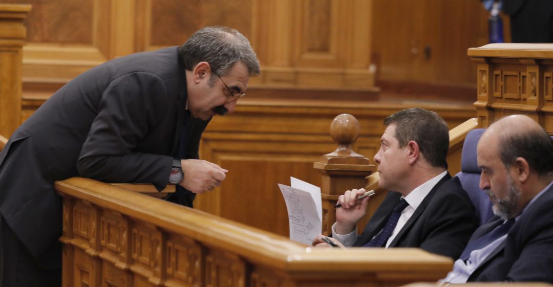 El presidente de la Junta, Emiliano García-Page, el vicepresidente José Luis Martínez Guijarro, y el consejero de Sanidad, Jesús Fernández, han sido los únicos miembros del gobierno regional en estar presentes en la sesión plenaria El presidente de la Junta, Emiliano García-Page, el vicepresidente José Luis Martínez Guijarro, y el consejero de Sanidad, Jesús Fernández, han sido los únicos miembros del gobierno regional en estar presentes en la sesión plenaria