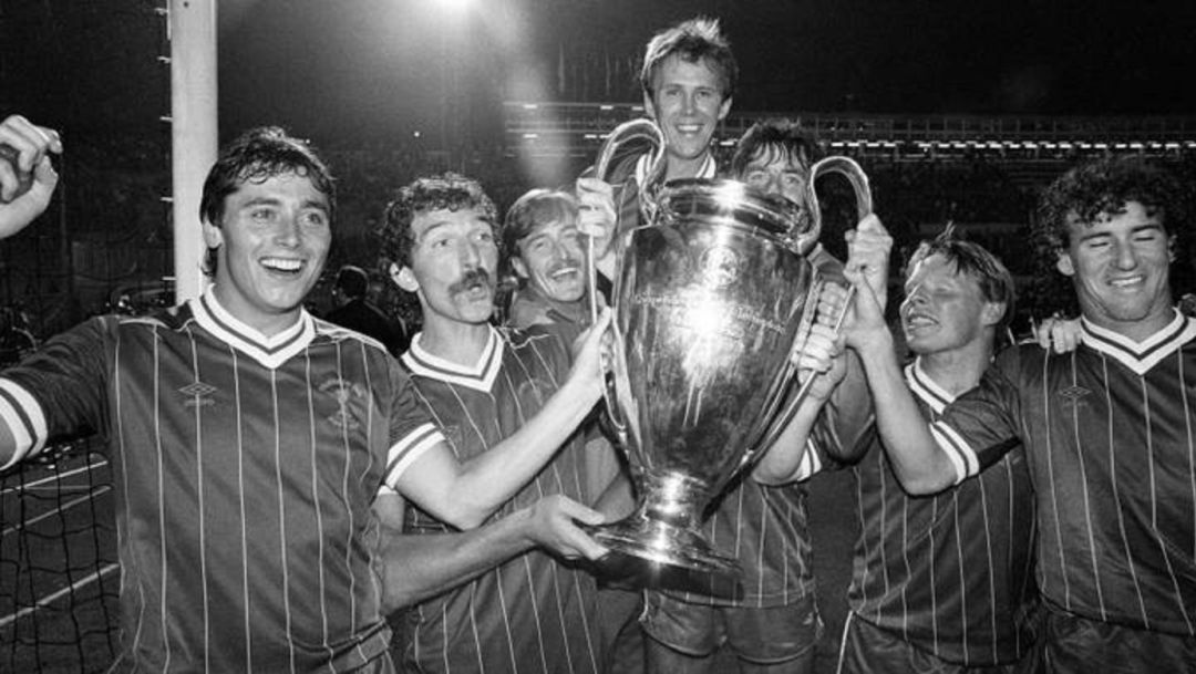 Sammy Lee y Michael Robinson celebran la Champions de 1984 con el Liverpool Sammy Lee y Michael Robinson celebran la Champions de 1984 con el Liverpool