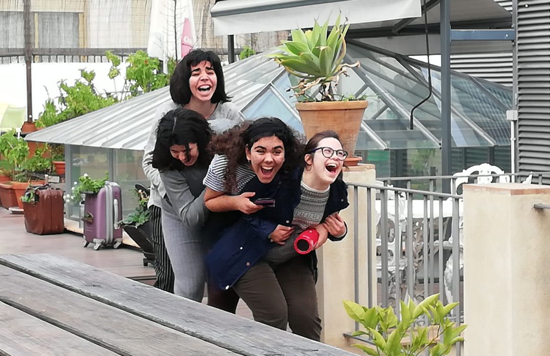 Cuatro chicas que forman parte de Incluocio en Sevilla. Cuatro chicas que forman parte de Incluocio en Sevilla.