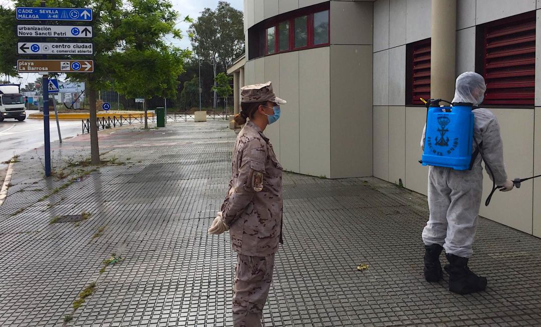 Efectivos de Infantería de Marina del Tercio de Armada y Tercio Sur desplegados en labores de desinfección Efectivos de Infantería de Marina del Tercio de Armada y Tercio Sur desplegados en labores de desinfección