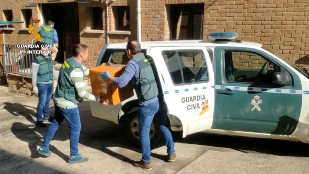 Los detenidos habían vendido mascarillas sin homologar a varios ayuntamientos del sur de la provincia Los detenidos habían vendido mascarillas sin homologar a varios ayuntamientos del sur de la provincia