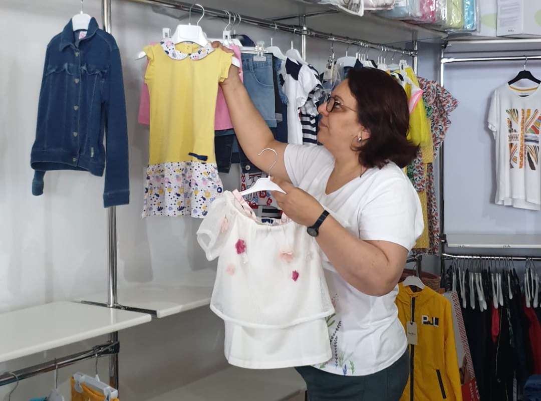 Moneiba prepara desde el día del trabajador las prendas de su tienda de ropa infantil de la isla de El Hierro, donde los comercios podrán abrir a partir del día cuatro de mayo en la fase uno de la desescalada por el Covid19 Moneiba prepara desde el día del trabajador las prendas de su tienda de ropa infantil de la isla de El Hierro, donde los comercios podrán abrir a partir del día cuatro de mayo en la fase uno de la desescalada por el Covid19