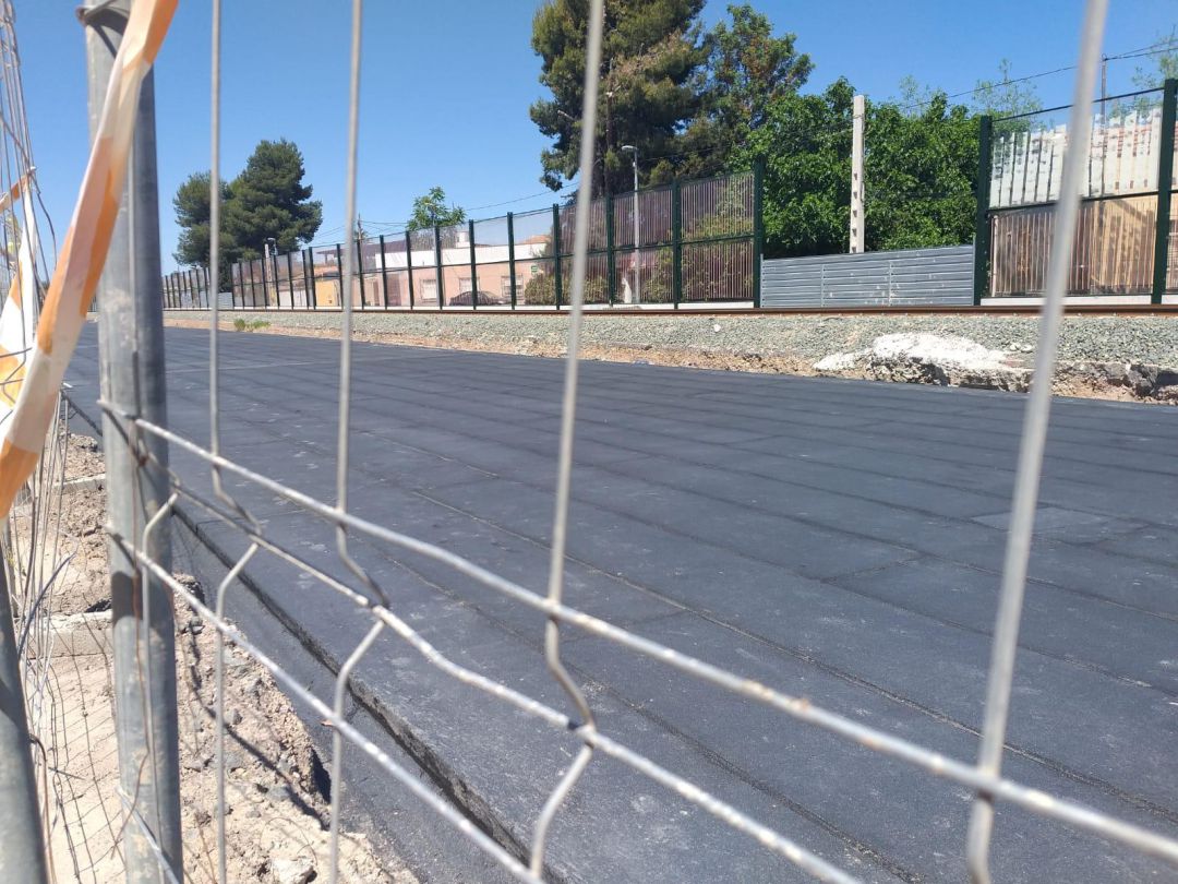 Empiezan a poner la tela asfaltica por encima del soterramiento entre Senda de los Garres y Santiago El Mayor Empiezan a poner la tela asfaltica por encima del soterramiento entre Senda de los Garres y Santiago El Mayor