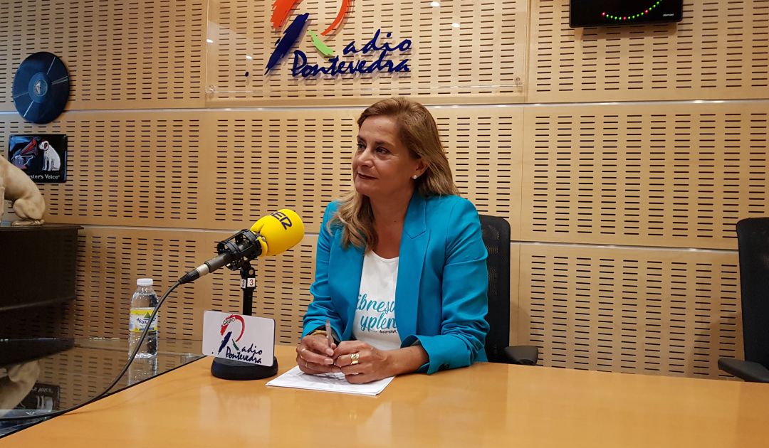 Carmela Silva en los estudios de Radio Pontevedra Carmela Silva en los estudios de Radio Pontevedra