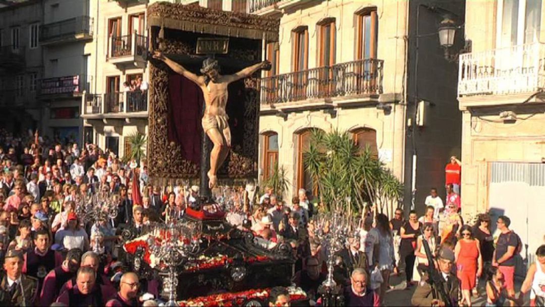 Imagen de la procesión de 2019 pasando por Praza do Berbés Imagen de la procesión de 2019 pasando por Praza do Berbés