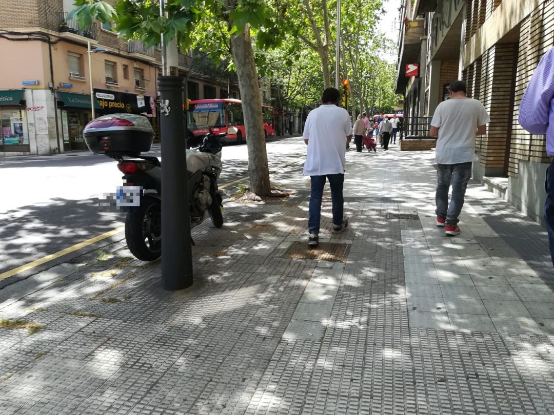 Ambiente en la avenida de América de Zaragoza en el primer día de apertura de comercios Ambiente en la avenida de América de Zaragoza en el primer día de apertura de comercios
